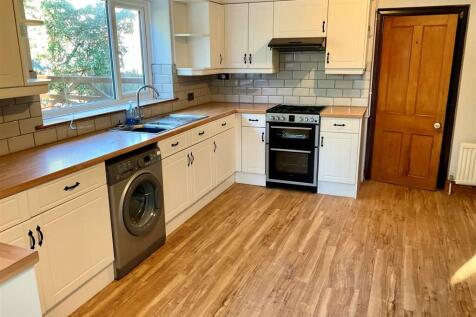 kitchen pic1.jpg