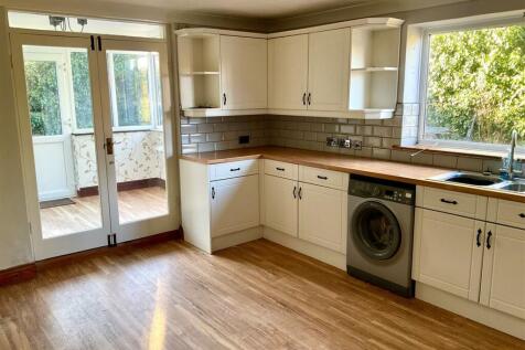 kitchen pic2.jpg