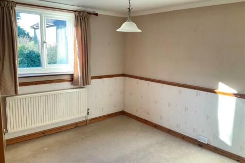 Bedroom 1.jpg