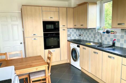 Kitchen pic2.jpg