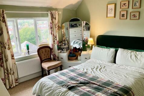 bedroom1.jpg