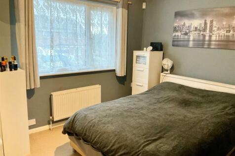 bedroom1.jpg