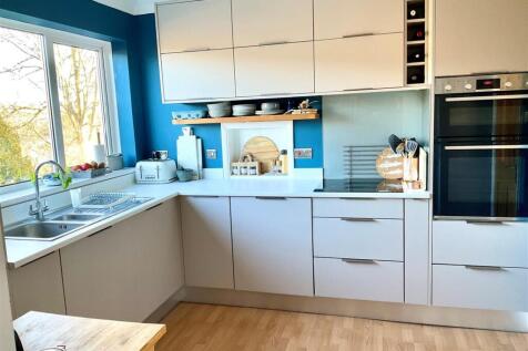 Kitchen pic1.jpg