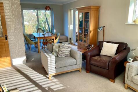 Lounge pic4.jpg