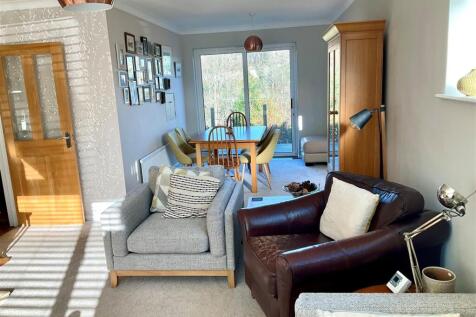 Lounge pic3.jpg