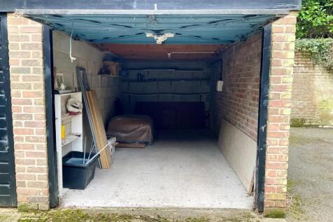 garage 1.jpg