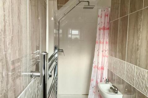 en-suite shower.jpg