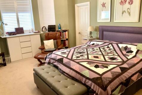 Bedroom 1 Pic2.jpg