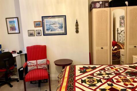 Bedroom 2 pic2.jpg