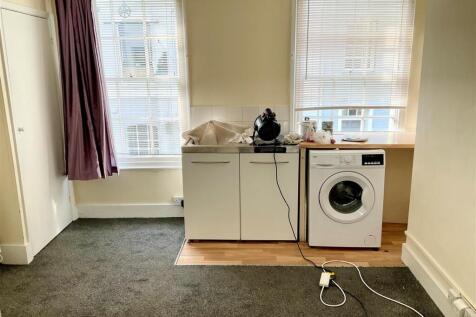 loungekitchen.jpg