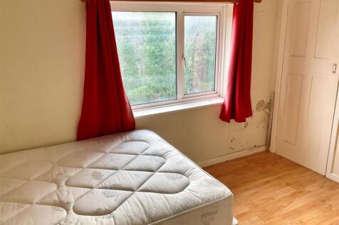 Bedroom 2 pic1.jpg