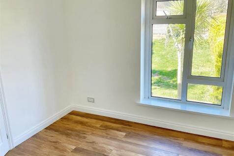 Bedroom 2 pic2.jpg