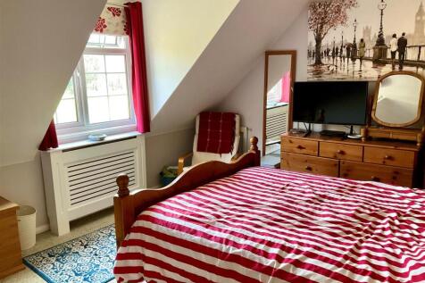 Bedroom 1 pic2.jpg