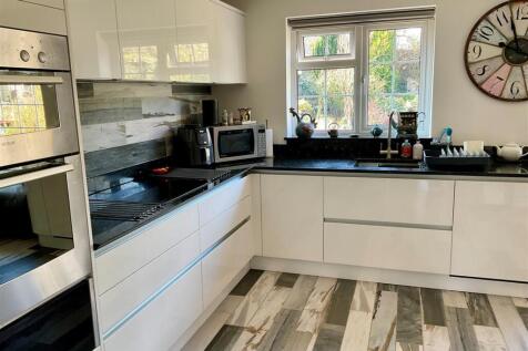 Kitchen pic4.jpg