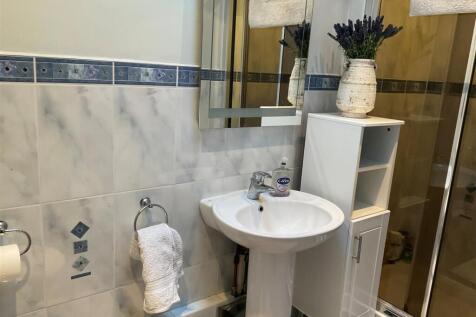 Shower Room pic1.jpg