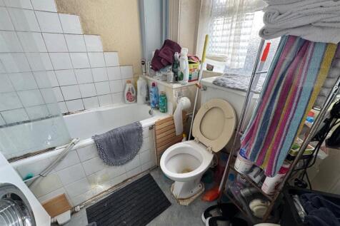 41528-12 harold F3 bath.jpg