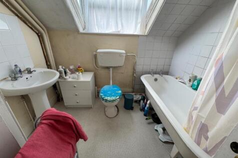 41528-12 harold F4 bath.jpg