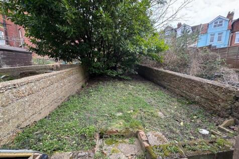42072-8 burrow garden.jpg