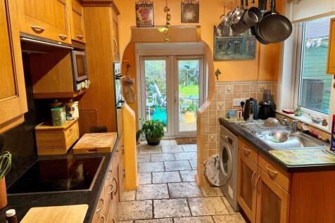 kitchen pic2.jpg