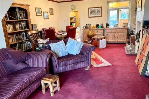 Lounge pic2.jpg