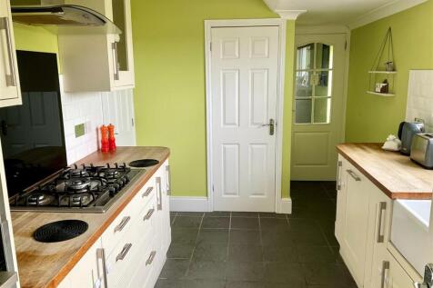 Kitchen pic3.jpg