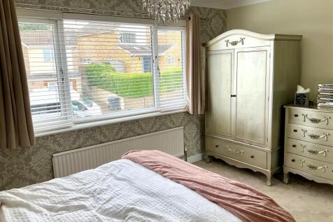 Bedroom 1 pic1.jpg