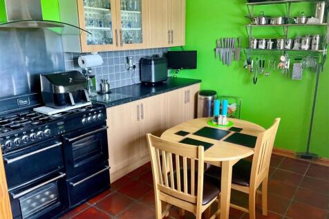 Kitchen pic2.jpg