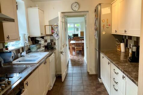 Kitchen pic2.jpg