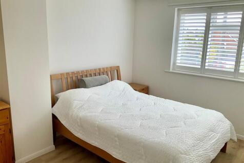Bedroom 1 pic2.jpg