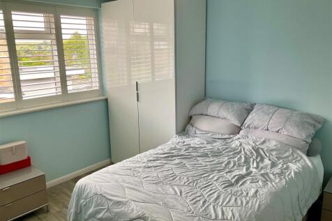 Bedroom 2 pic2.jpg