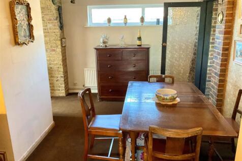 Dining Room pic1.jpg