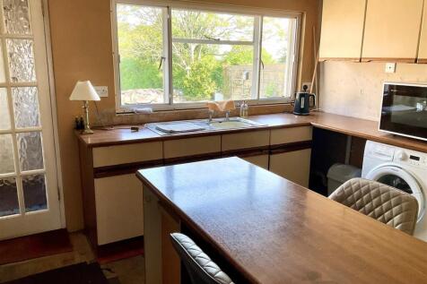 Kitchen pic2.jpg