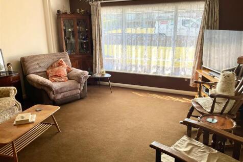 lounge pic2.jpg