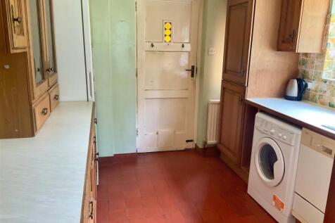 Kitchen pic 3.jpg