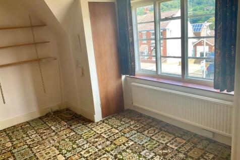 Bedroom 2 pic1.jpg