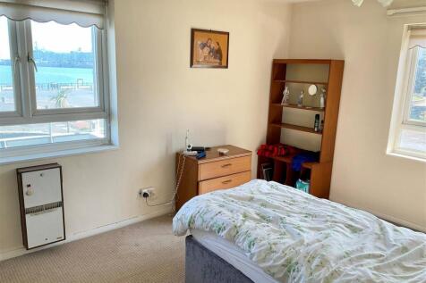 bedroom1.jpg