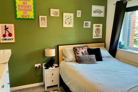 Bedroom 1.jpg