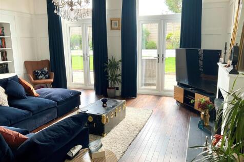 Lounge pic6.jpg