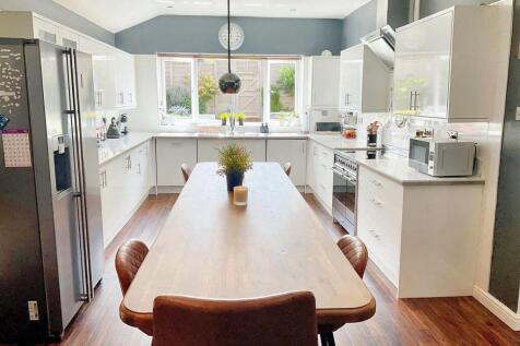 Kitchen pic1.jpg