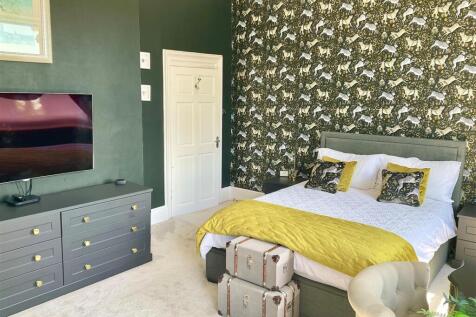 Bedroom 1 pic1.jpg