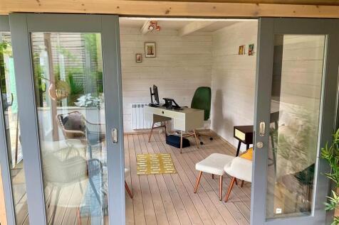 Summer house pic1.jpg