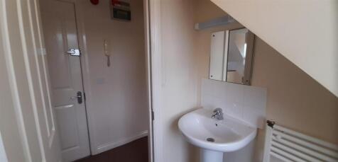 Bathroom (2).jpg