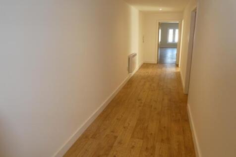 spacious hall.JPG