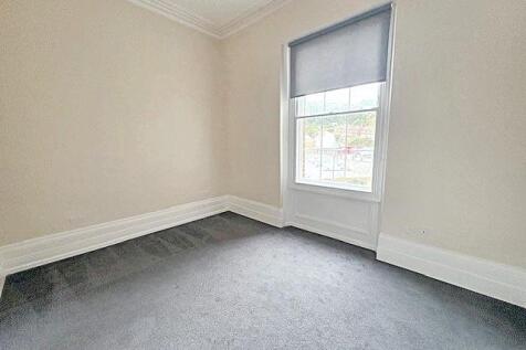 bedroom 2 .jpg