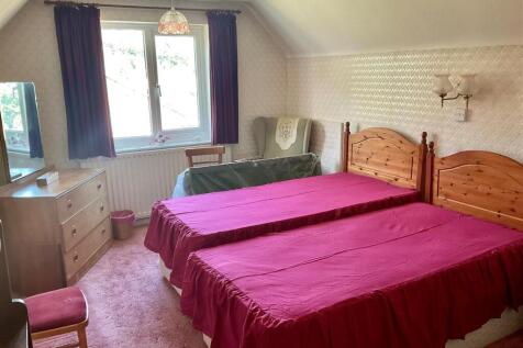 Bedroom 1.jpg