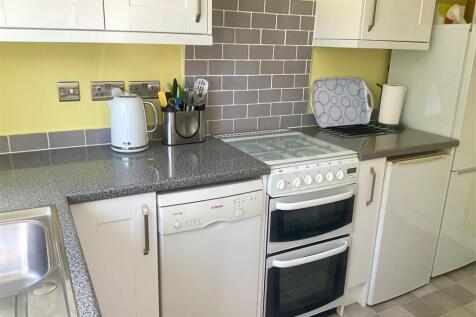 Kitchen pic2.jpg