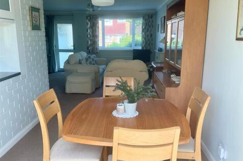 Dining Room pic1.jpg