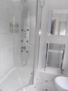 En suite shower