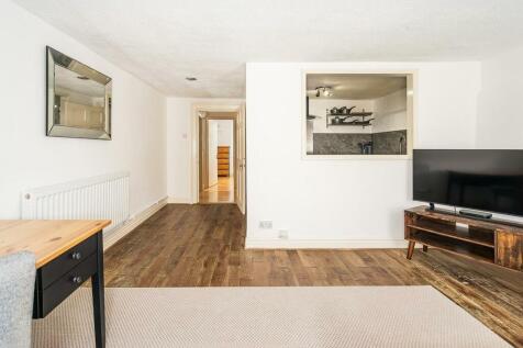 SITTING/DINING ROOM