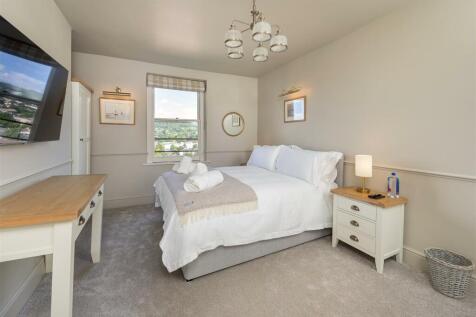 LARGEST UPSTAIRS BEDROOM